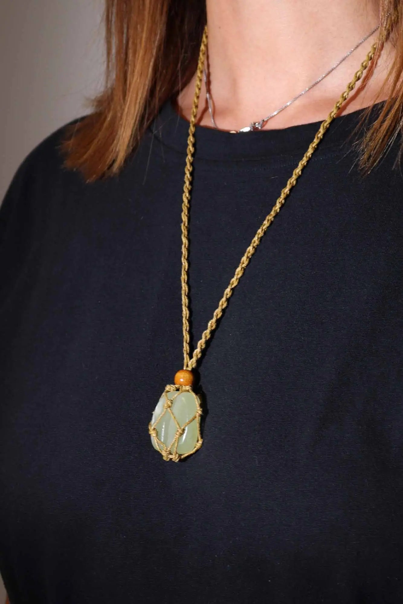 Collier en corde pour pierres précieuses*